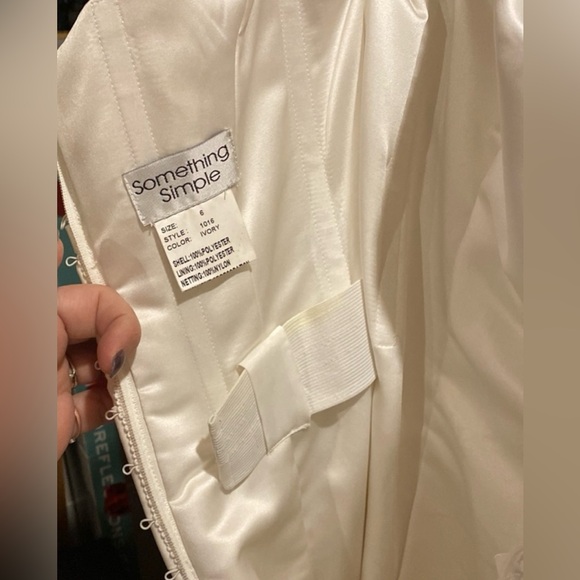 Ivory Private Label satin a-line strapped wedding gown - Picture 7 of 9